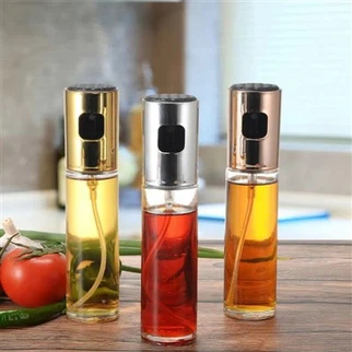 Sklenená fľaša s rozprašovačom na olivový olej